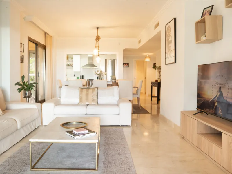 Apartment - Ground Floor Apartment в продаже в Benahavís, Málaga. В доме 3 спален и 2 ванных комнат. Площадь дома 128 м²