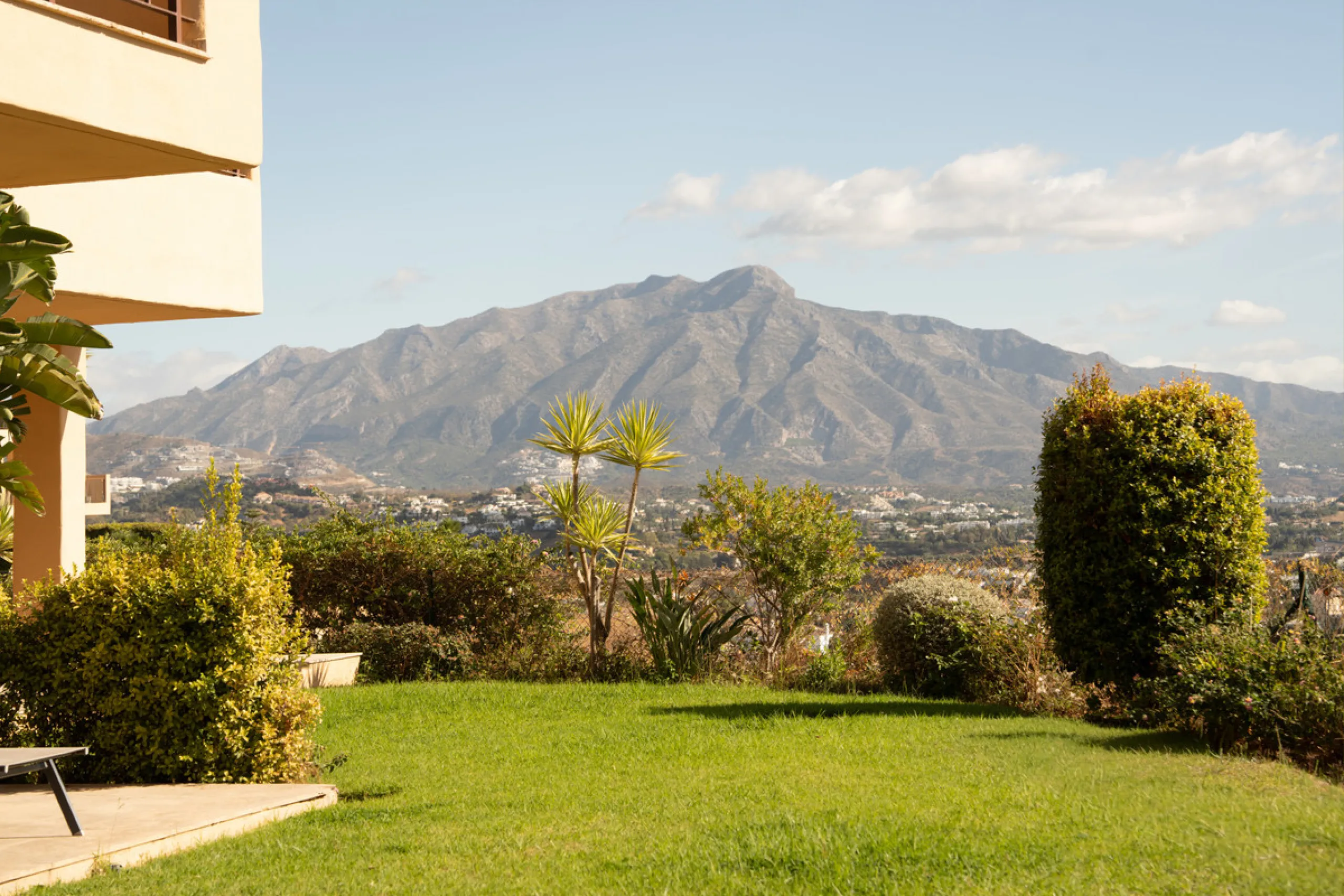 Apartment - Ground Floor Apartment в продаже в Benahavís, Málaga. В доме 3 спален и 2 ванных комнат. Площадь дома 128 м²