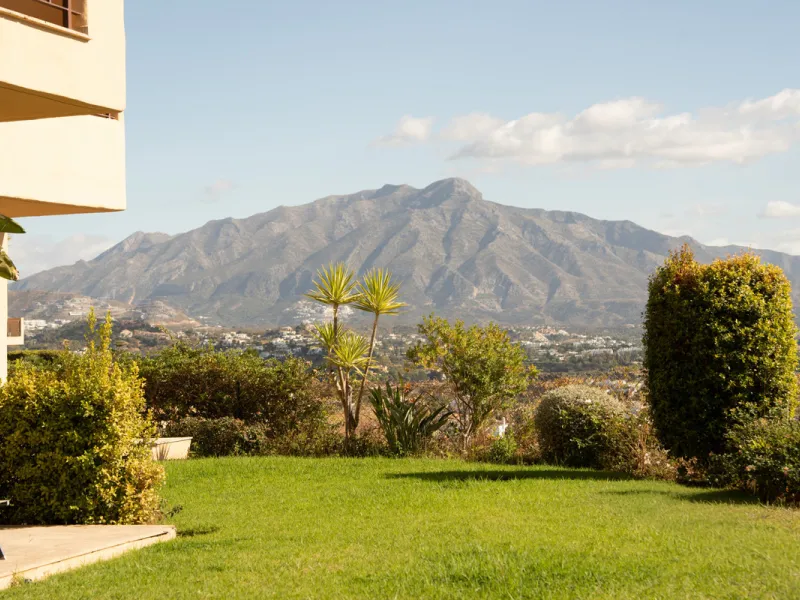 Apartment - Ground Floor Apartment в продаже в Benahavís, Málaga. В доме 3 спален и 2 ванных комнат. Площадь дома 128 м²