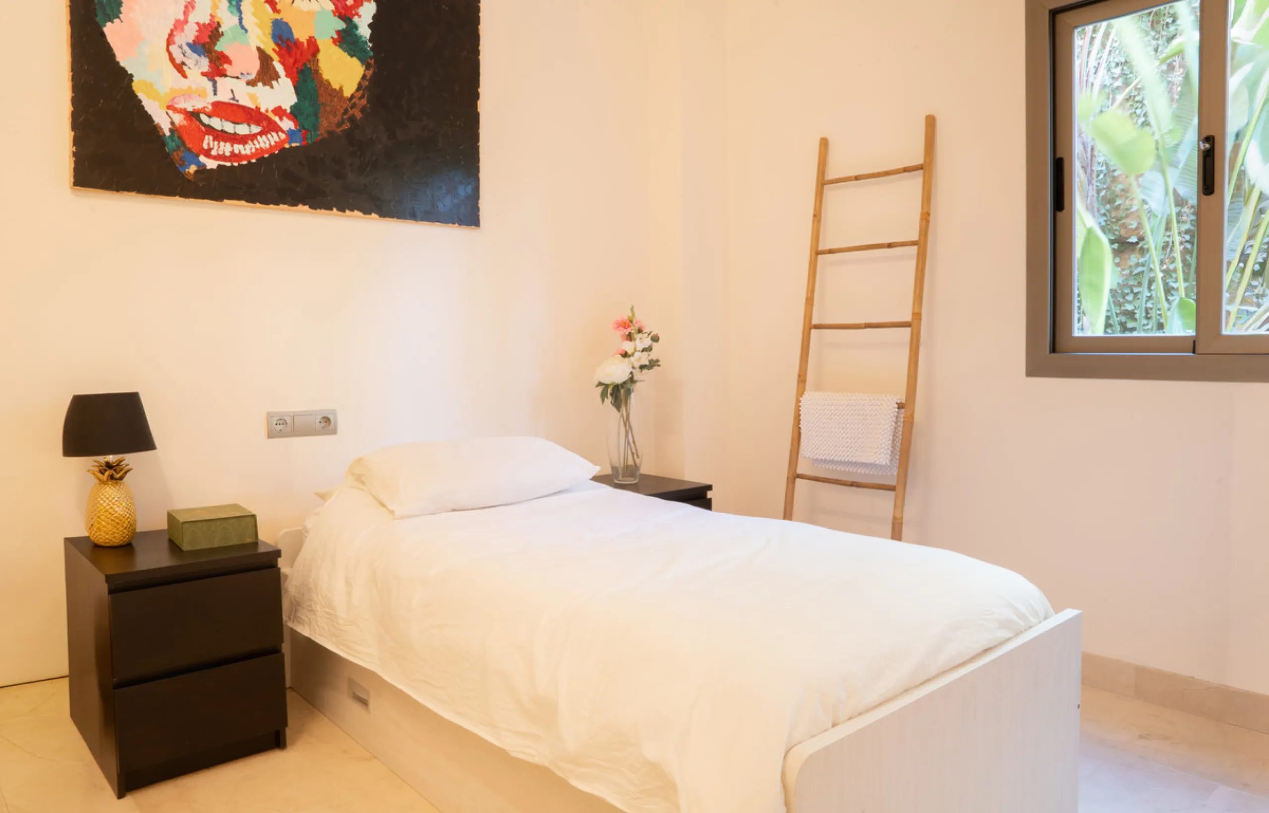 Apartment - Ground Floor Apartment в продаже в Benahavís, Málaga. В доме 3 спален и 2 ванных комнат. Площадь дома 128 м²