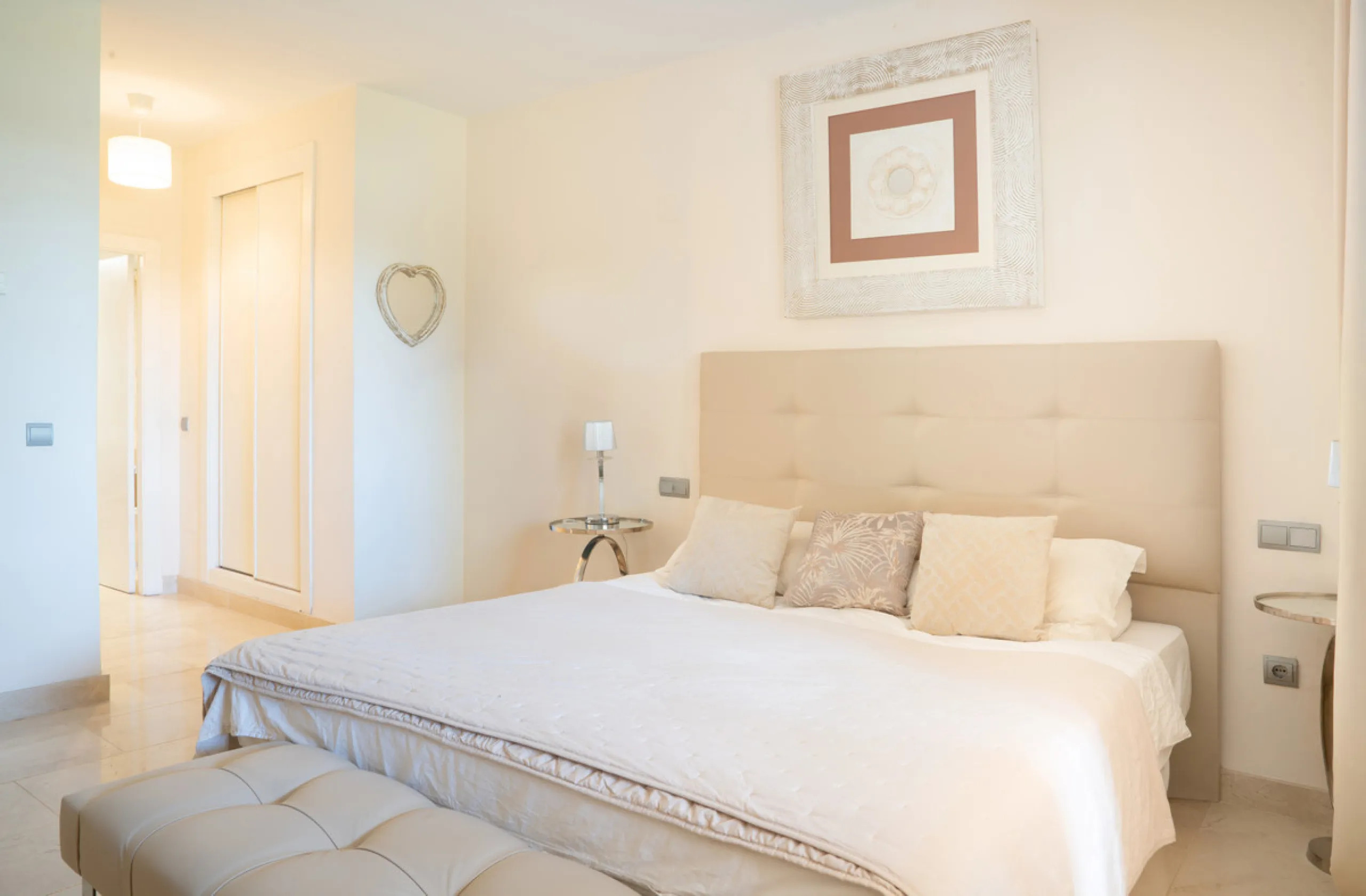 Apartment - Ground Floor Apartment в продаже в Benahavís, Málaga. В доме 3 спален и 2 ванных комнат. Площадь дома 128 м²