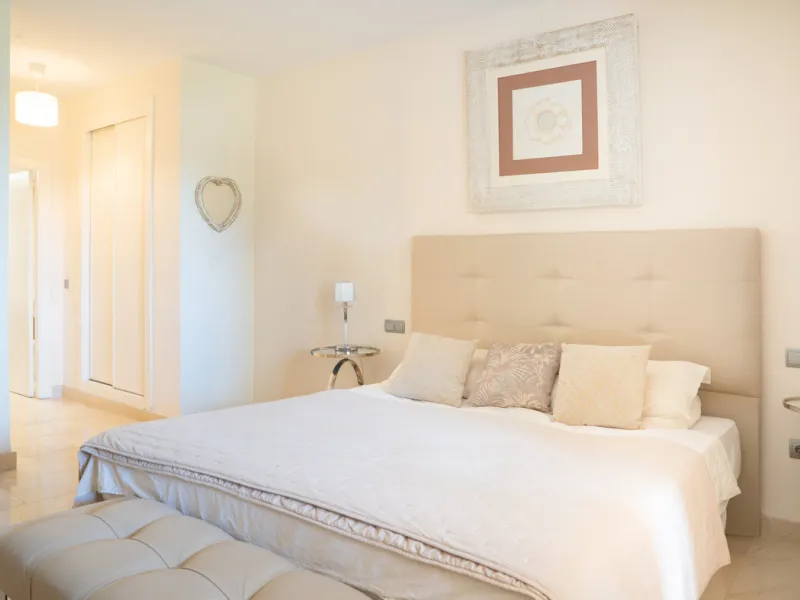 Apartment - Ground Floor Apartment в продаже в Benahavís, Málaga. В доме 3 спален и 2 ванных комнат. Площадь дома 128 м²