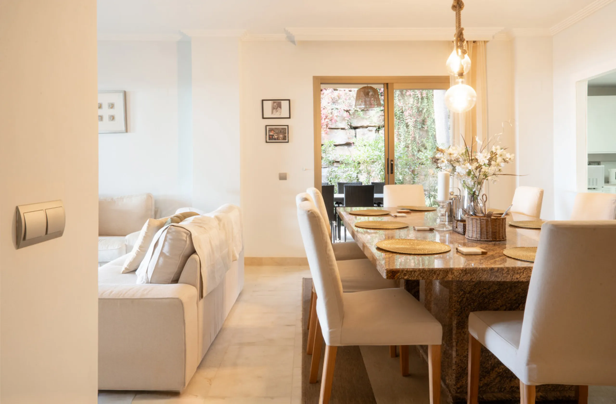 Apartment - Ground Floor Apartment в продаже в Benahavís, Málaga. В доме 3 спален и 2 ванных комнат. Площадь дома 128 м²