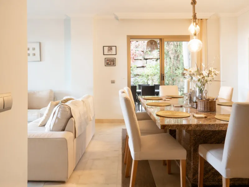Apartment - Ground Floor Apartment в продаже в Benahavís, Málaga. В доме 3 спален и 2 ванных комнат. Площадь дома 128 м²