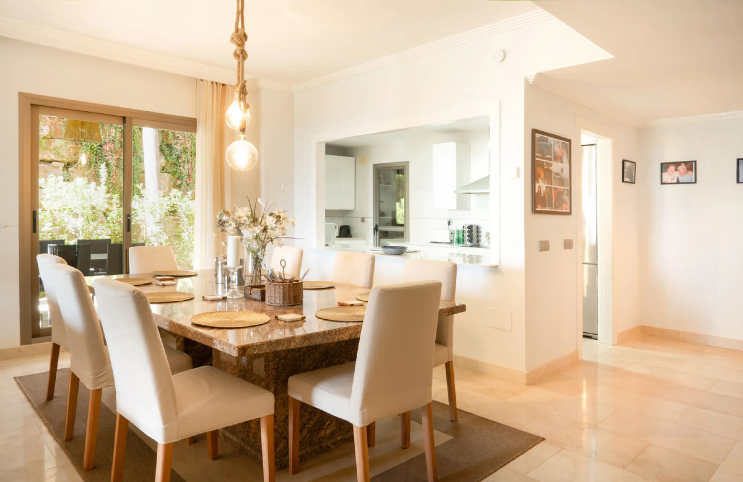 Apartment - Ground Floor Apartment в продаже в Benahavís, Málaga. В доме 3 спален и 2 ванных комнат. Площадь дома 128 м²