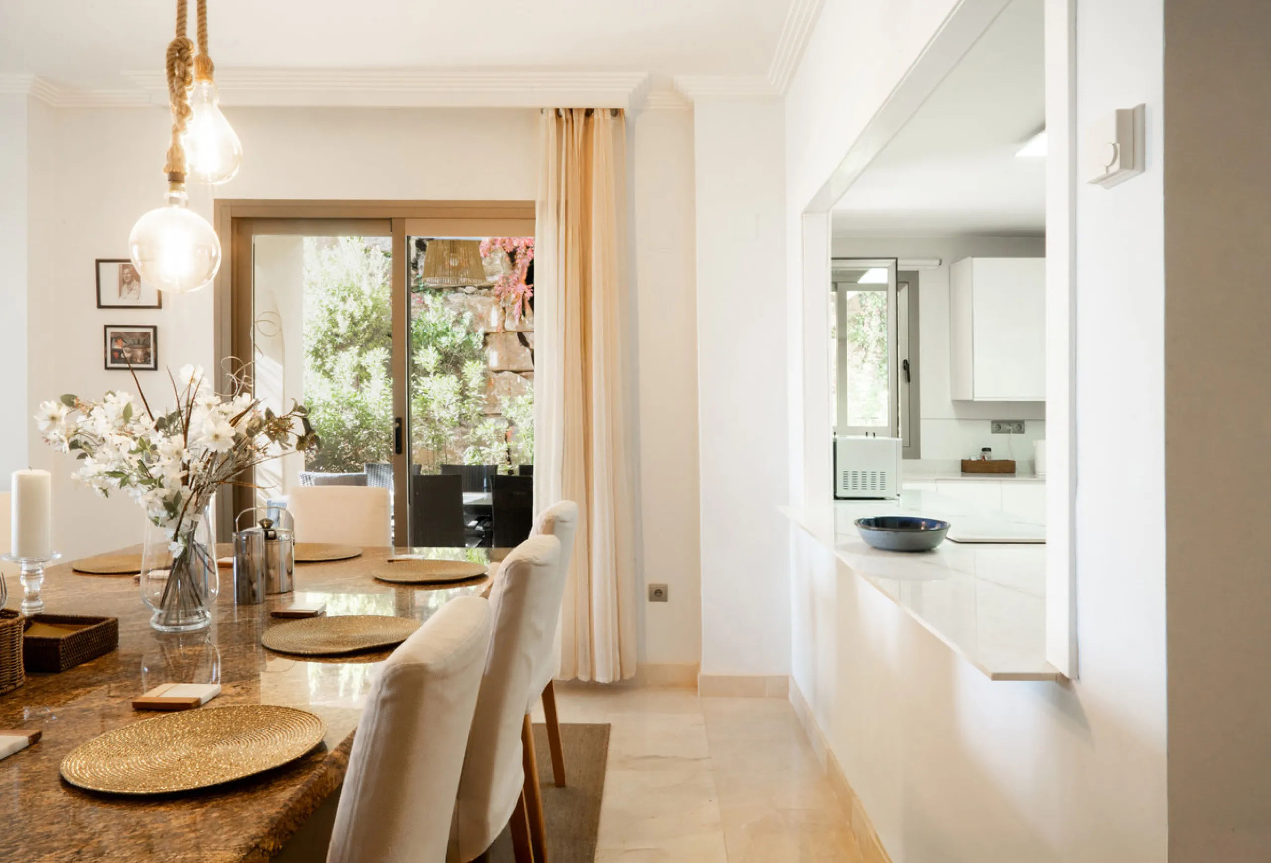 Apartment - Ground Floor Apartment в продаже в Benahavís, Málaga. В доме 3 спален и 2 ванных комнат. Площадь дома 128 м²