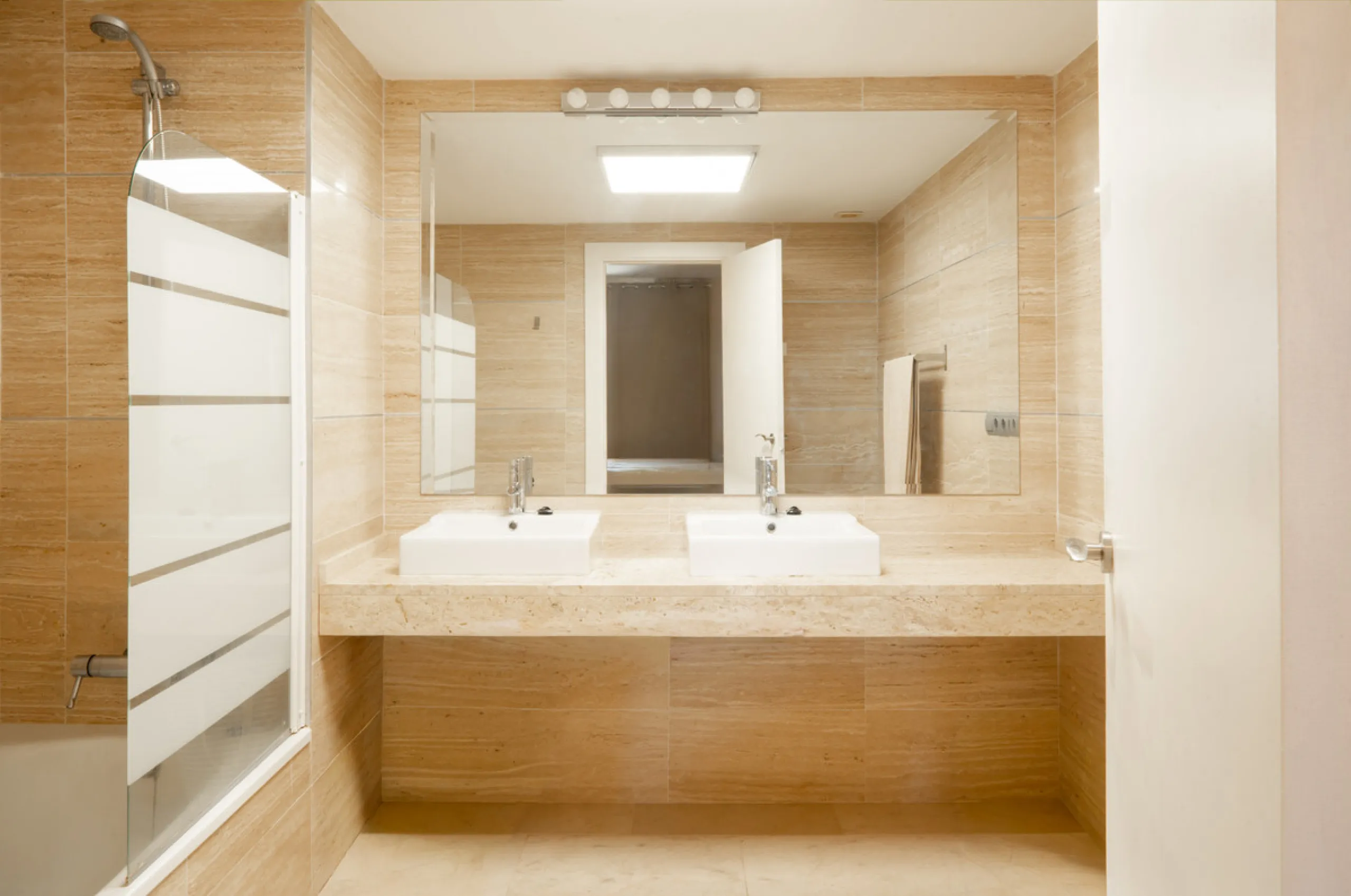 Apartment - Ground Floor Apartment в продаже в Benahavís, Málaga. В доме 3 спален и 2 ванных комнат. Площадь дома 128 м²