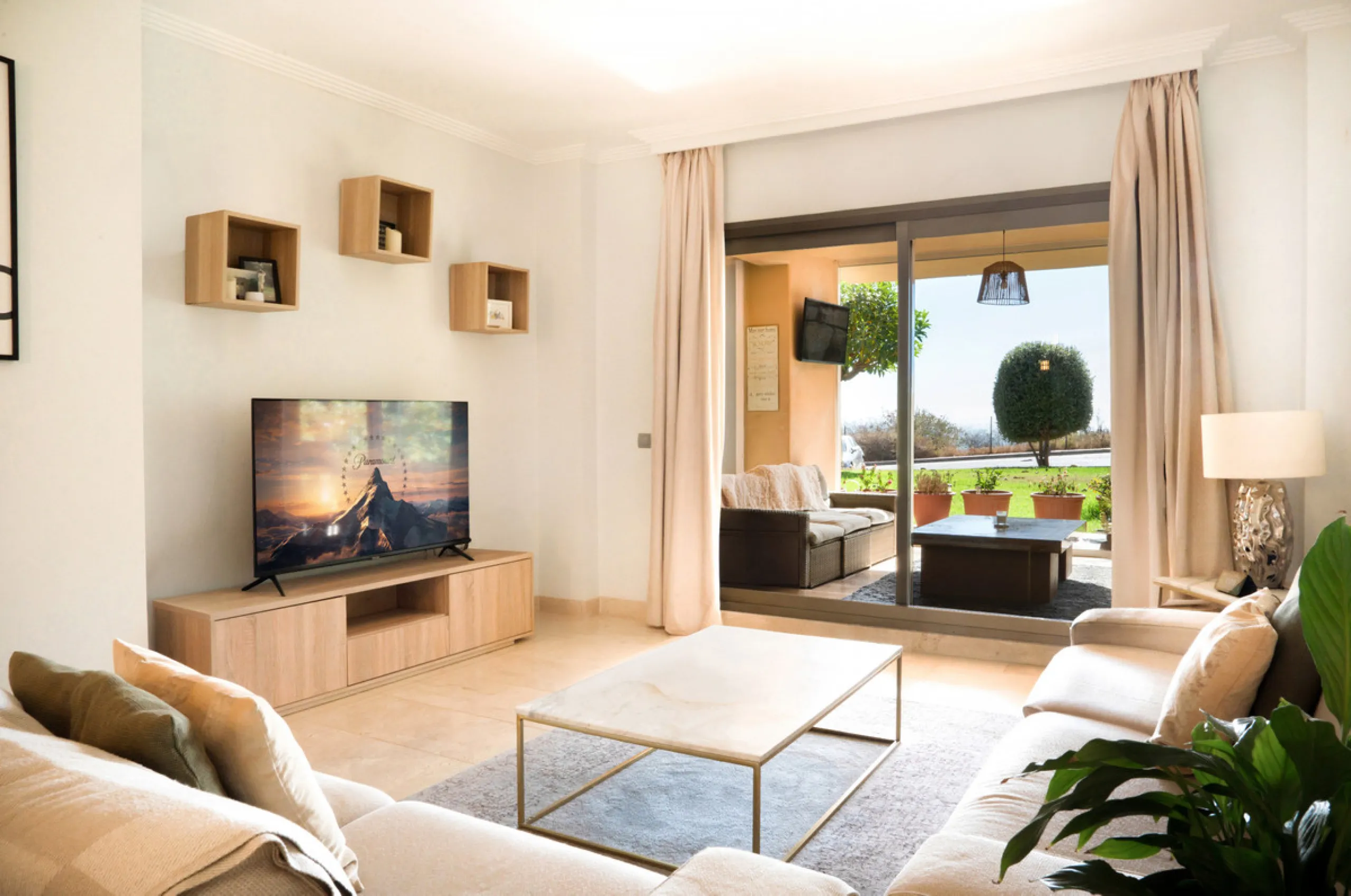 Apartment - Ground Floor Apartment в продаже в Benahavís, Málaga. В доме 3 спален и 2 ванных комнат. Площадь дома 128 м²