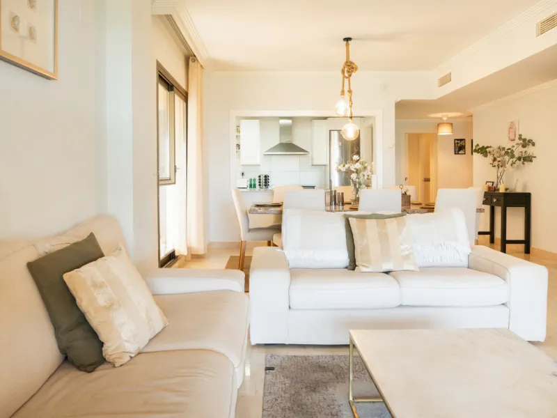Apartment - Ground Floor Apartment в продаже в Benahavís, Málaga. В доме 3 спален и 2 ванных комнат. Площадь дома 128 м²