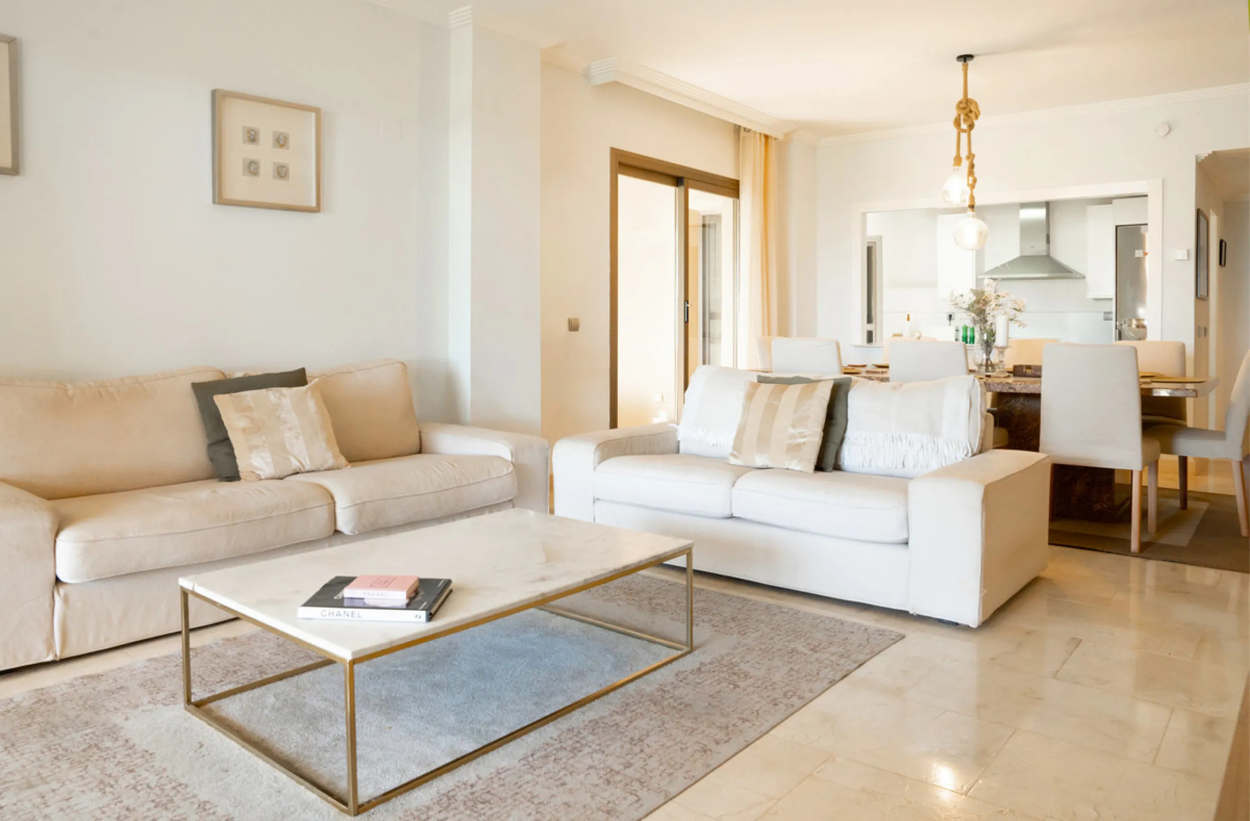 Apartment - Ground Floor Apartment в продаже в Benahavís, Málaga. В доме 3 спален и 2 ванных комнат. Площадь дома 128 м²