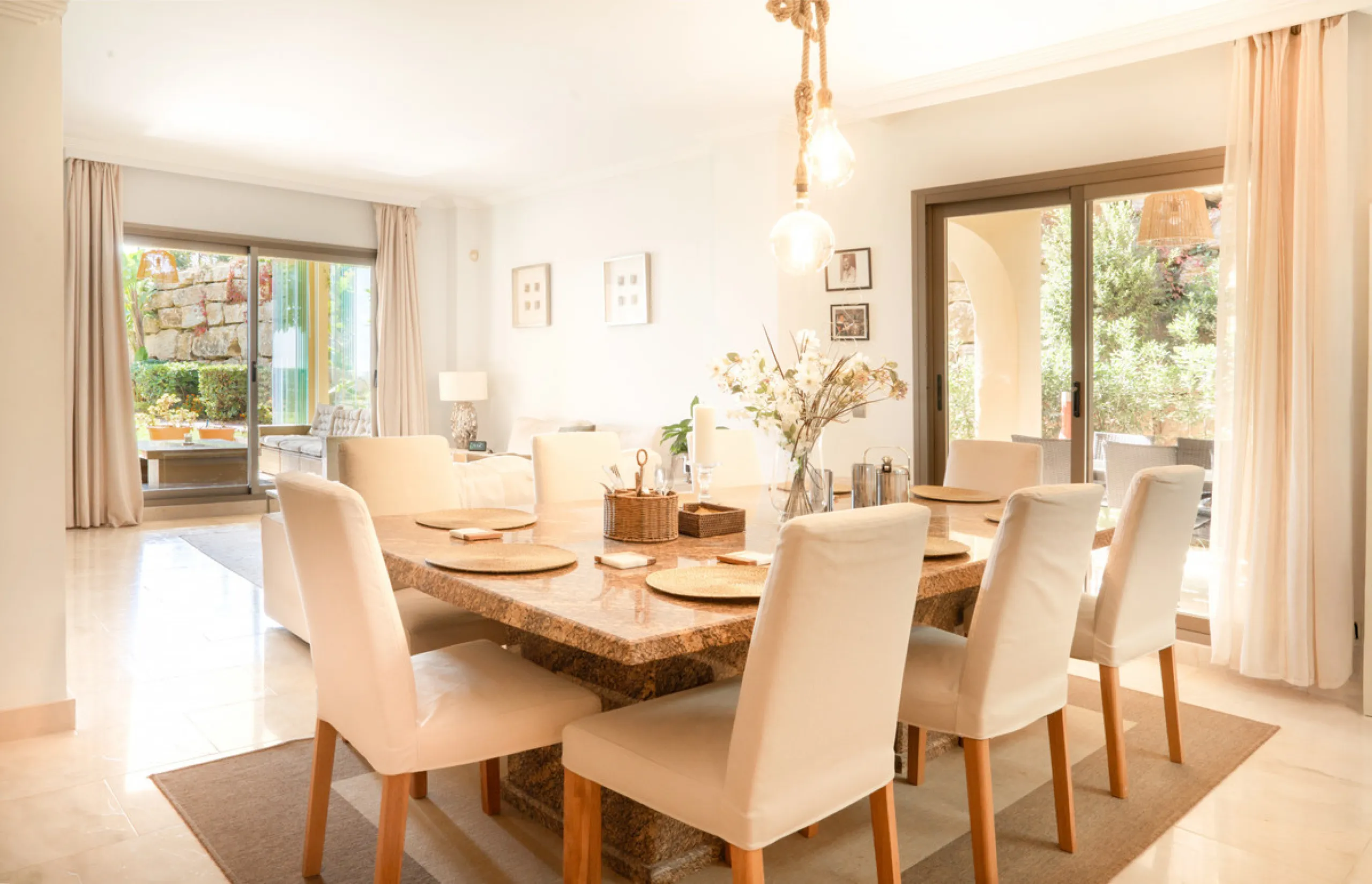 Apartment - Ground Floor Apartment в продаже в Benahavís, Málaga. В доме 3 спален и 2 ванных комнат. Площадь дома 128 м²