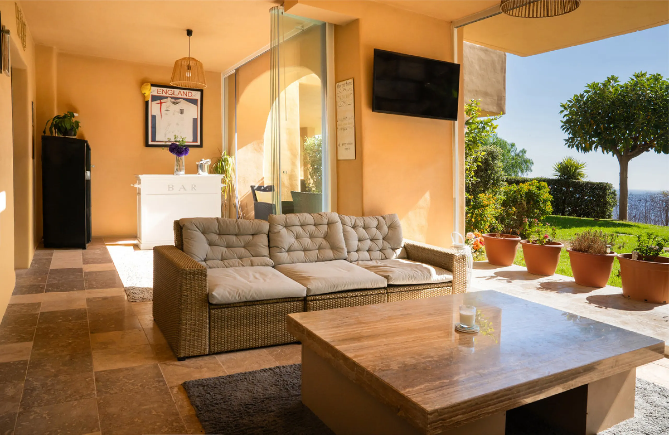 Apartment - Ground Floor Apartment в продаже в Benahavís, Málaga. В доме 3 спален и 2 ванных комнат. Площадь дома 128 м²