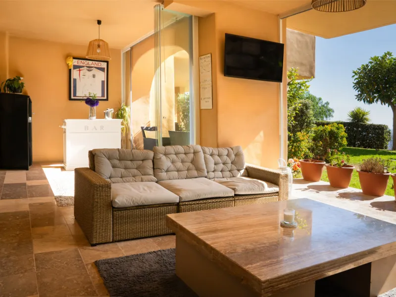 Apartment - Ground Floor Apartment в продаже в Benahavís, Málaga. В доме 3 спален и 2 ванных комнат. Площадь дома 128 м²