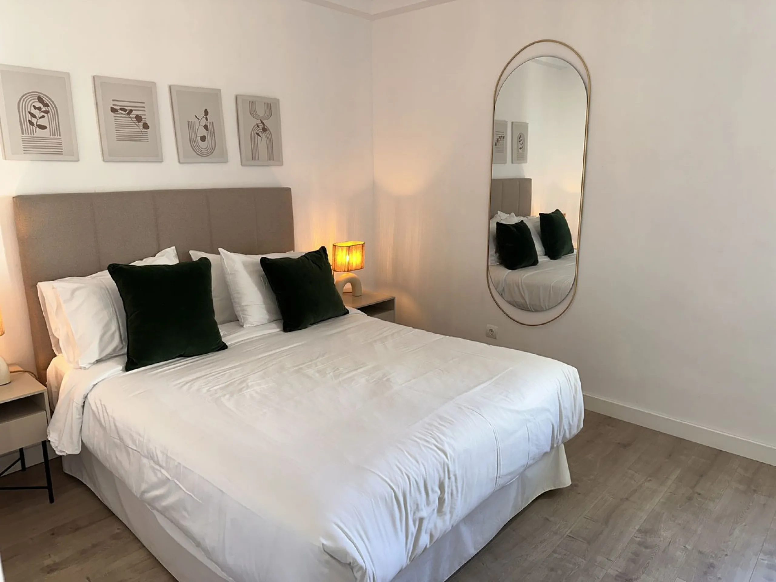 This beautifully renovated, ground‑floor beachfront apartment is offered fully furnished and elegantly decorated—ready to enjoy.