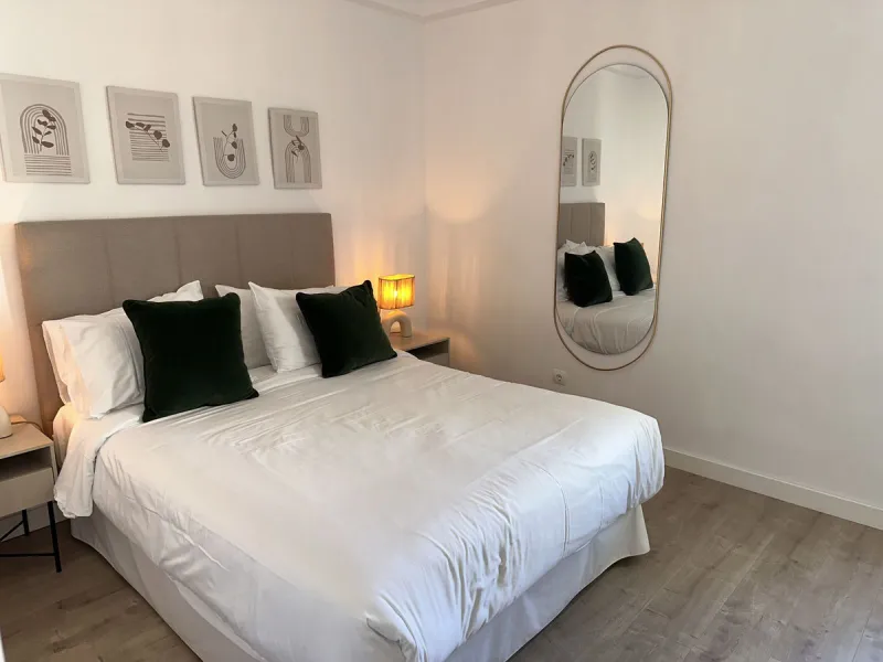 This beautifully renovated, ground‑floor beachfront apartment is offered fully furnished and elegantly decorated—ready to enjoy.