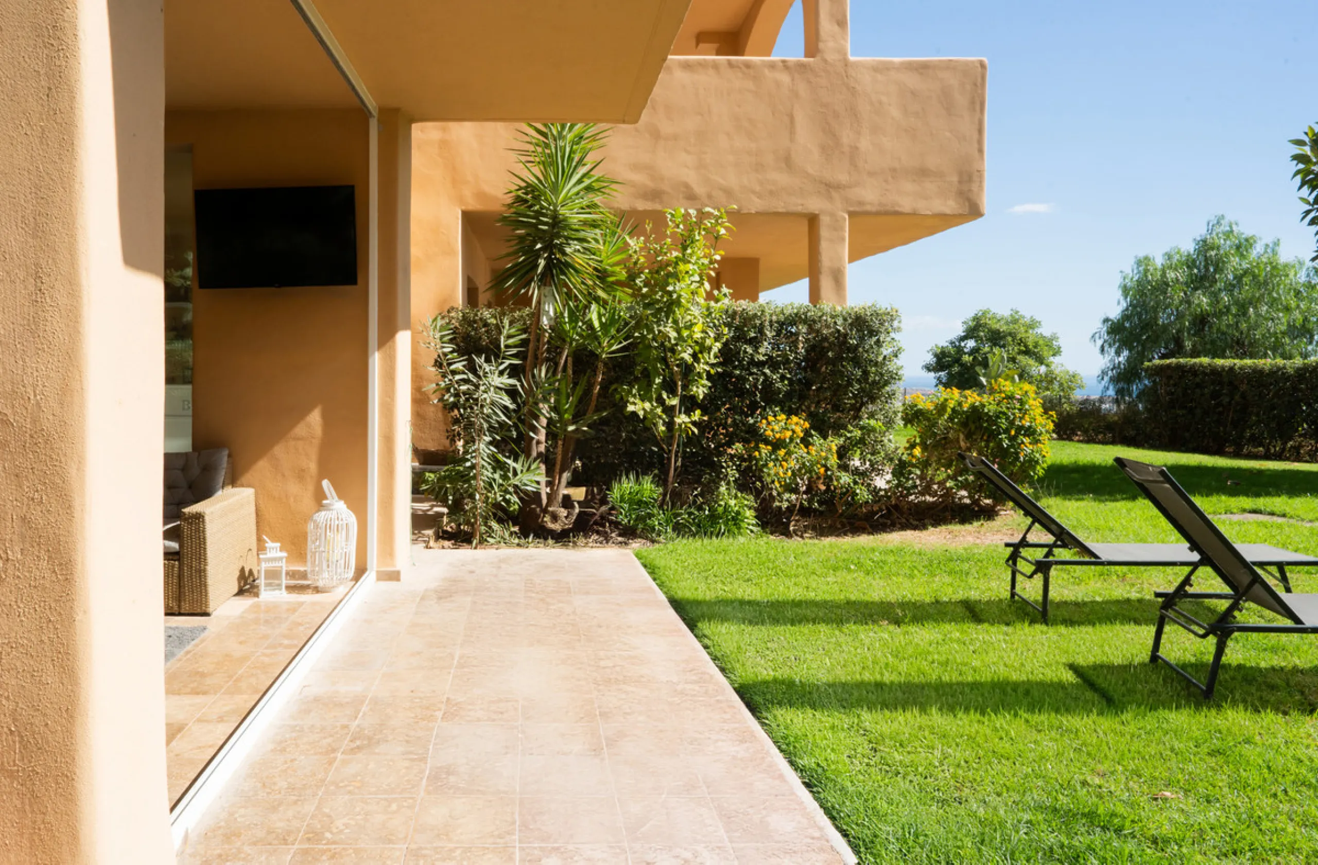 Apartment - Ground Floor Apartment в продаже в Benahavís, Málaga. В доме 3 спален и 2 ванных комнат. Площадь дома 128 м²
