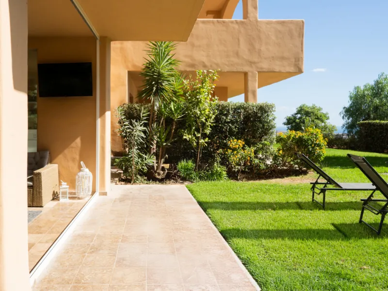 Apartment - Ground Floor Apartment в продаже в Benahavís, Málaga. В доме 3 спален и 2 ванных комнат. Площадь дома 128 м²