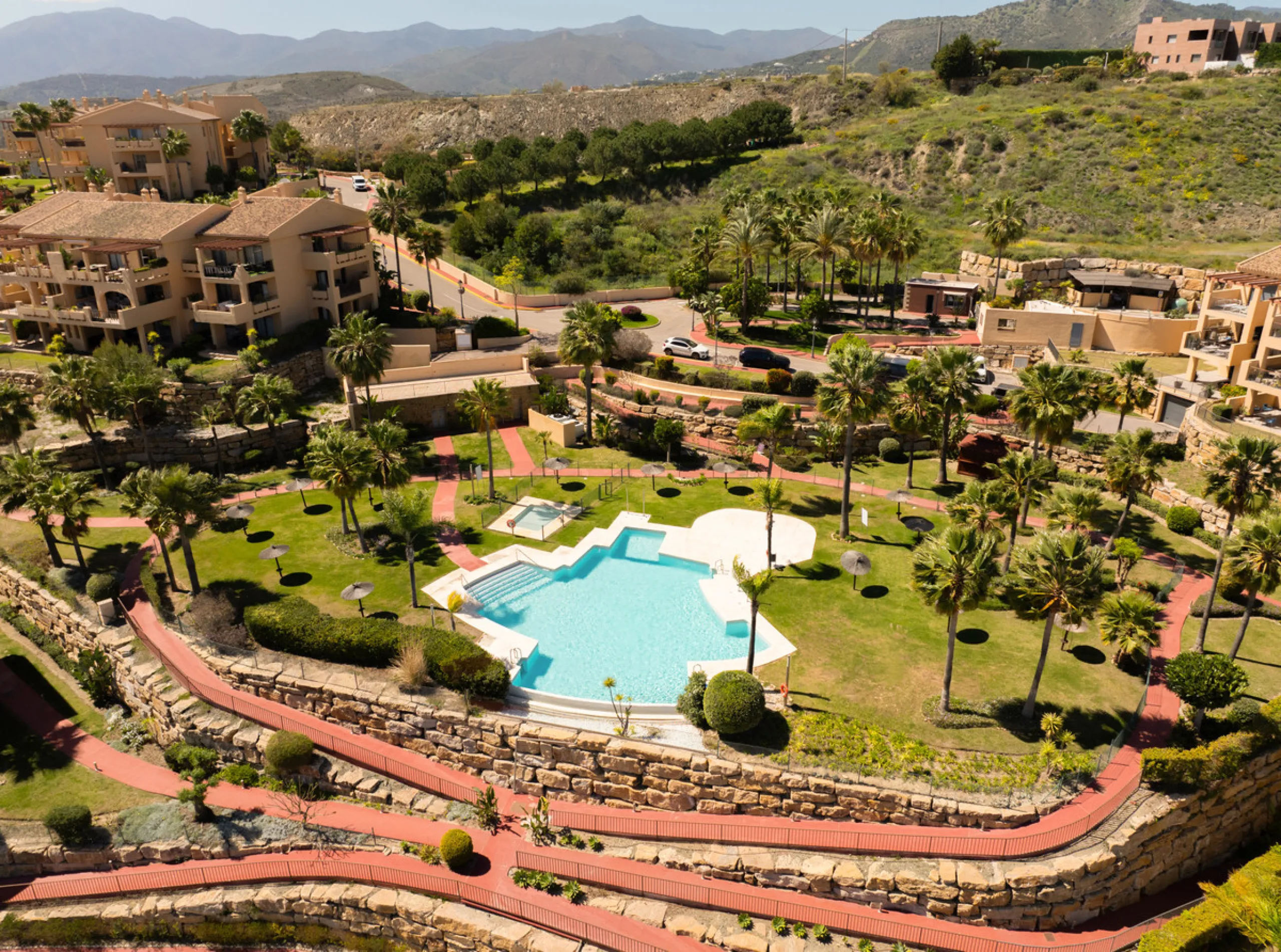 Apartment - Ground Floor Apartment в продаже в Benahavís, Málaga. В доме 3 спален и 2 ванных комнат. Площадь дома 128 м²