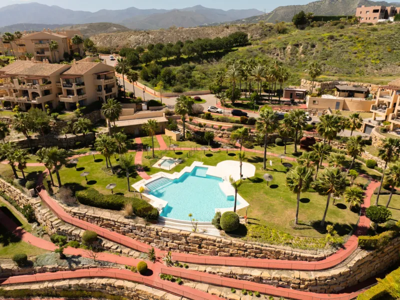 Apartment - Ground Floor Apartment в продаже в Benahavís, Málaga. В доме 3 спален и 2 ванных комнат. Площадь дома 128 м²