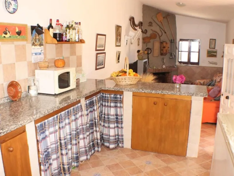 This charming finca-style cortijo is set in the heart of nature near the mountain village of Gibralgalia, in the Guadalhorce Valley inland from Málaga. Renovated and well maintained, the property offers exceptional tranquility along with open panoramic vi