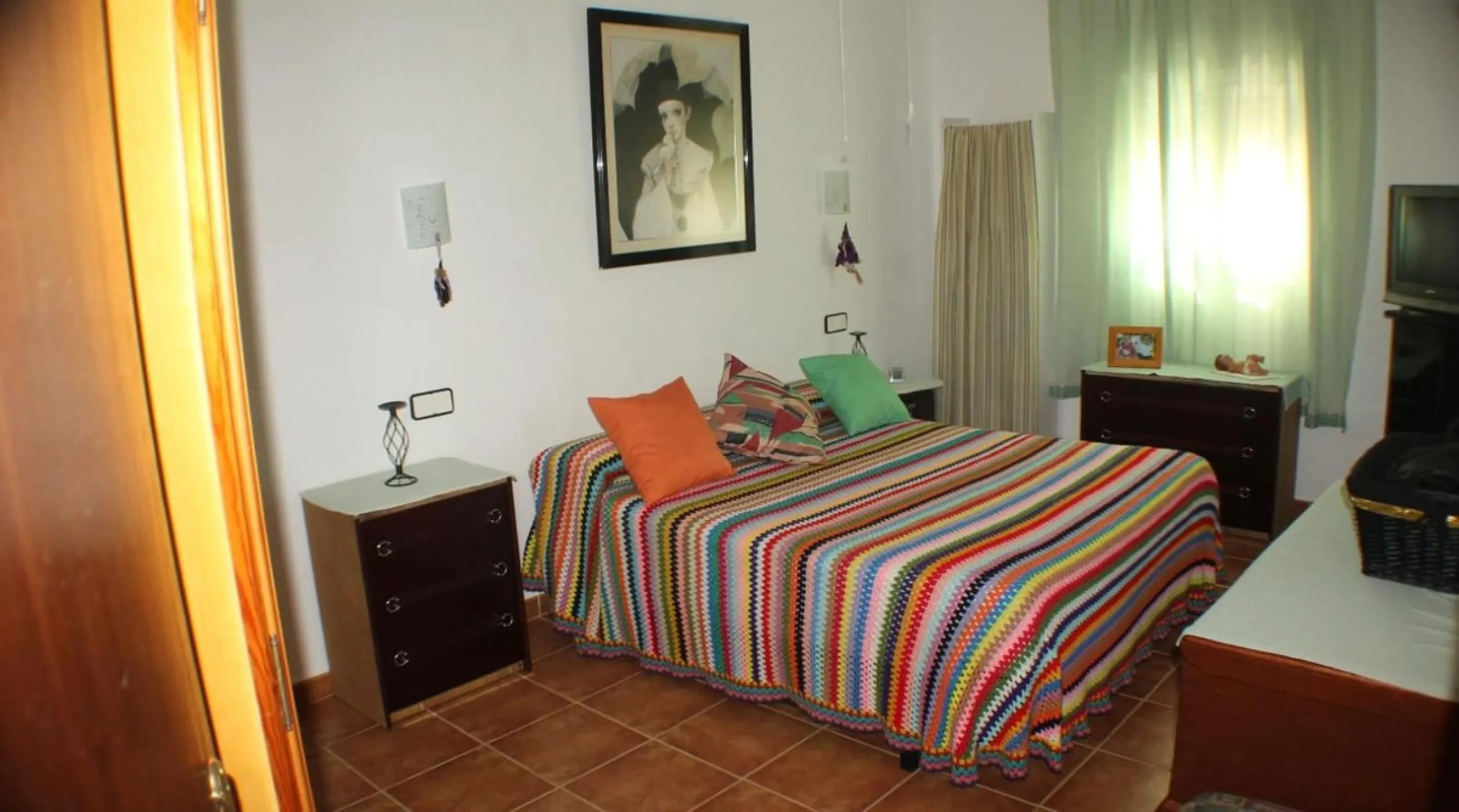 This charming finca-style cortijo is set in the heart of nature near the mountain village of Gibralgalia, in the Guadalhorce Valley inland from Málaga. Renovated and well maintained, the property offers exceptional tranquility along with open panoramic vi
