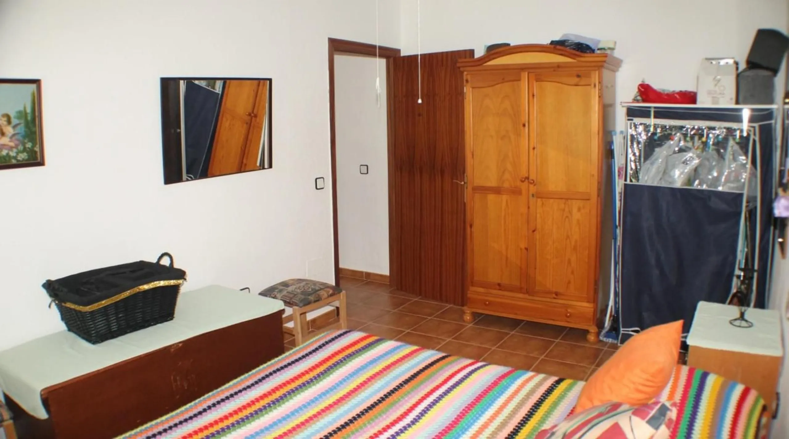 This charming finca-style cortijo is set in the heart of nature near the mountain village of Gibralgalia, in the Guadalhorce Valley inland from Málaga. Renovated and well maintained, the property offers exceptional tranquility along with open panoramic vi