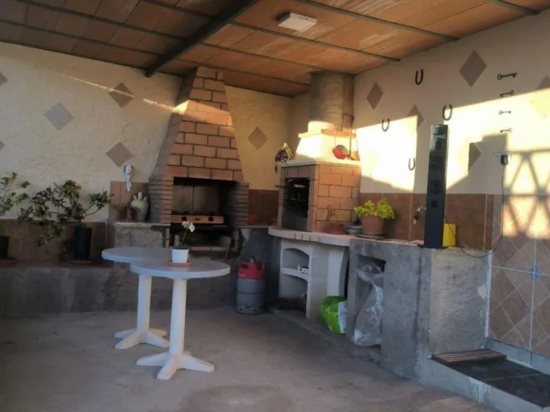 This charming finca-style cortijo is set in the heart of nature near the mountain village of Gibralgalia, in the Guadalhorce Valley inland from Málaga. Renovated and well maintained, the property offers exceptional tranquility along with open panoramic vi