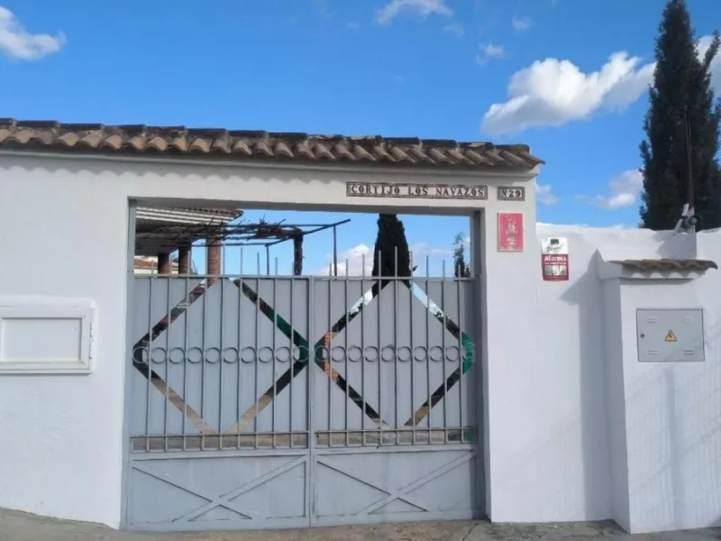This charming finca-style cortijo is set in the heart of nature near the mountain village of Gibralgalia, in the Guadalhorce Valley inland from Málaga. Renovated and well maintained, the property offers exceptional tranquility along with open panoramic vi