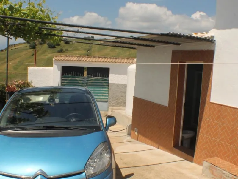 This charming finca-style cortijo is set in the heart of nature near the mountain village of Gibralgalia, in the Guadalhorce Valley inland from Málaga. Renovated and well maintained, the property offers exceptional tranquility along with open panoramic vi