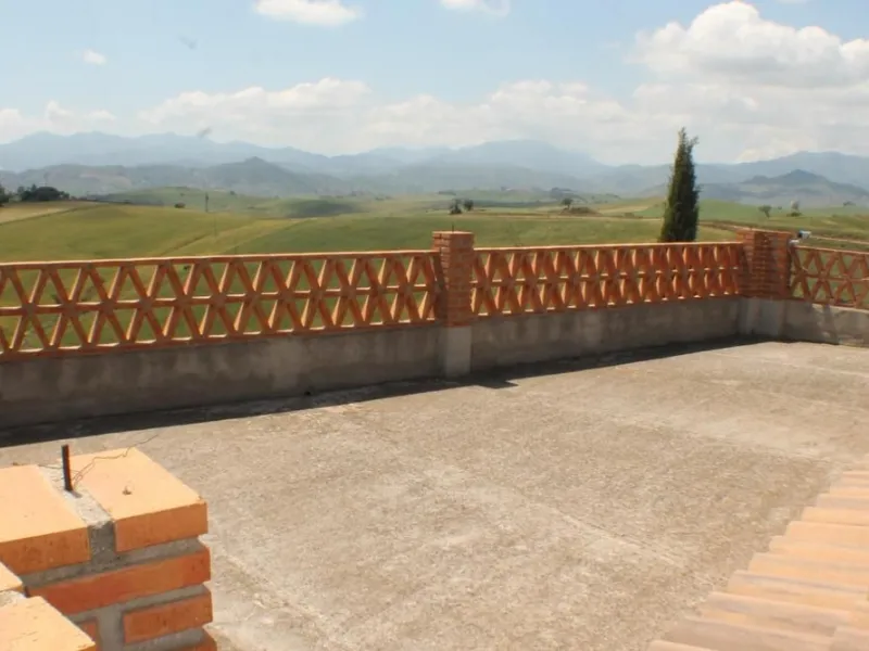 This charming finca-style cortijo is set in the heart of nature near the mountain village of Gibralgalia, in the Guadalhorce Valley inland from Málaga. Renovated and well maintained, the property offers exceptional tranquility along with open panoramic vi