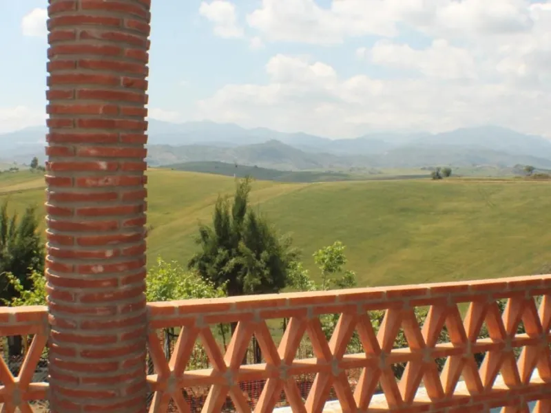 This charming finca-style cortijo is set in the heart of nature near the mountain village of Gibralgalia, in the Guadalhorce Valley inland from Málaga. Renovated and well maintained, the property offers exceptional tranquility along with open panoramic vi