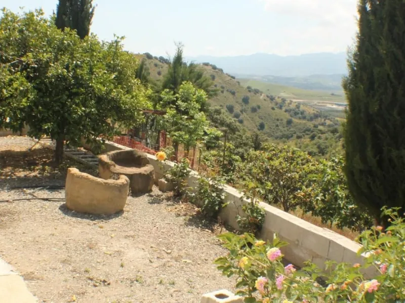 This charming finca-style cortijo is set in the heart of nature near the mountain village of Gibralgalia, in the Guadalhorce Valley inland from Málaga. Renovated and well maintained, the property offers exceptional tranquility along with open panoramic vi