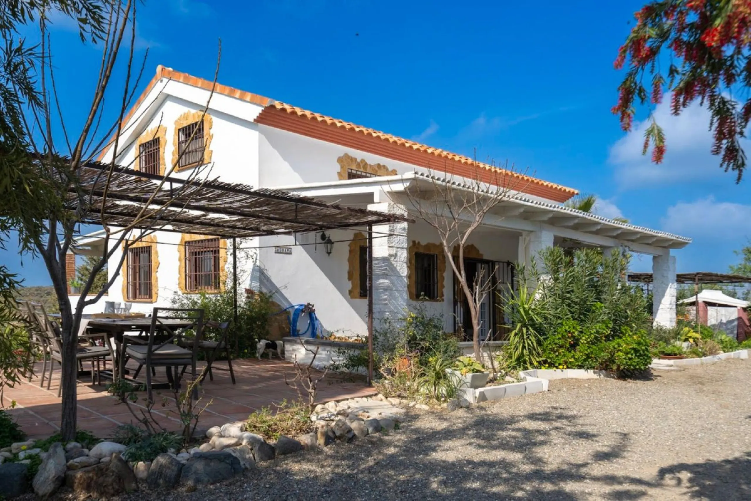 House - Finca - Cortijo в продаже в Coín, Málaga. В доме 3 спален и 3 ванных комнат. Площадь дома 233 м². Площадь участка 3700 м²