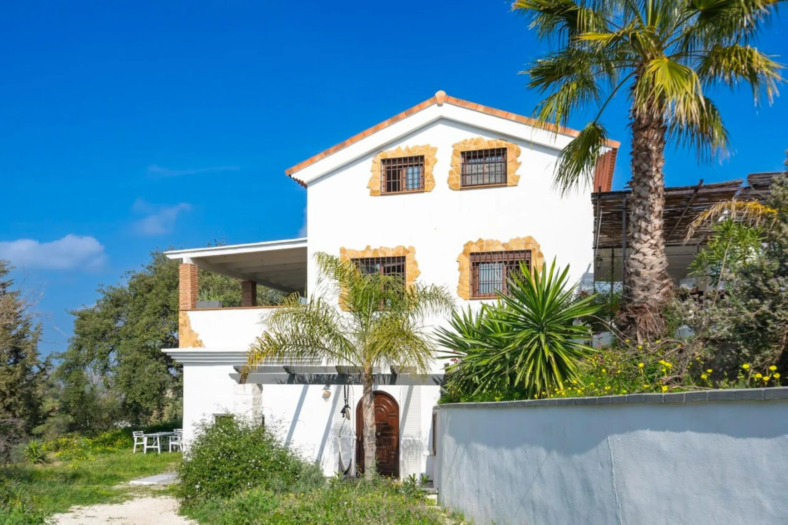 House - Finca - Cortijo в продаже в Coín, Málaga. В доме 3 спален и 3 ванных комнат. Площадь дома 233 м². Площадь участка 3700 м²