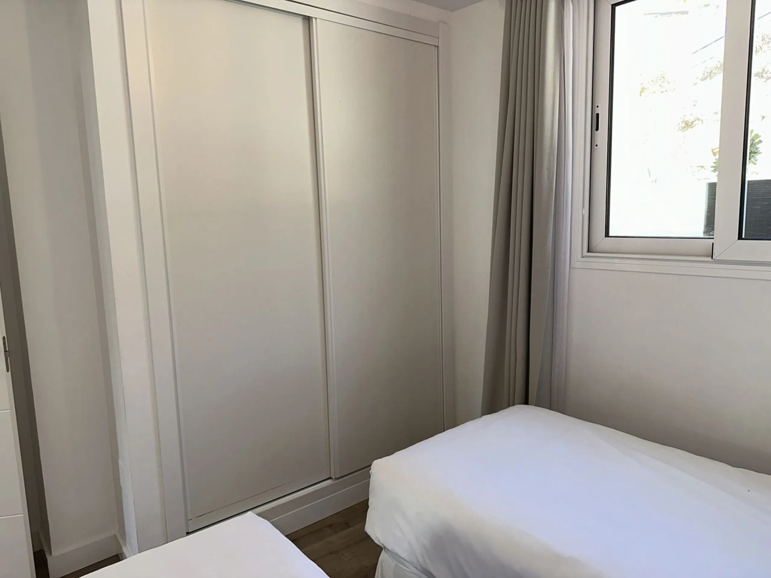 This beautifully renovated, ground‑floor beachfront apartment is offered fully furnished and elegantly decorated—ready to enjoy.