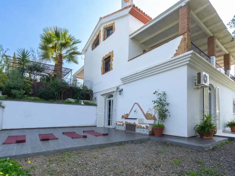 House - Finca - Cortijo в продаже в Coín, Málaga. В доме 3 спален и 3 ванных комнат. Площадь дома 233 м². Площадь участка 3700 м²