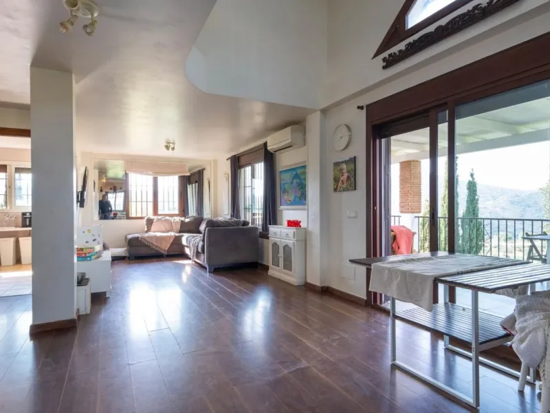 House - Finca - Cortijo в продаже в Coín, Málaga. В доме 3 спален и 3 ванных комнат. Площадь дома 233 м². Площадь участка 3700 м²