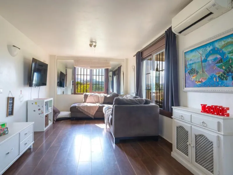 House - Finca - Cortijo в продаже в Coín, Málaga. В доме 3 спален и 3 ванных комнат. Площадь дома 233 м². Площадь участка 3700 м²