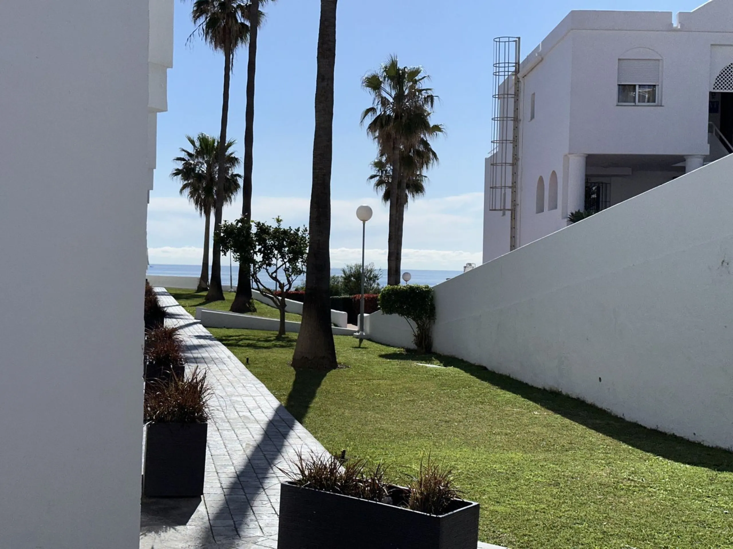 This beautifully renovated, ground‑floor beachfront apartment is offered fully furnished and elegantly decorated—ready to enjoy.