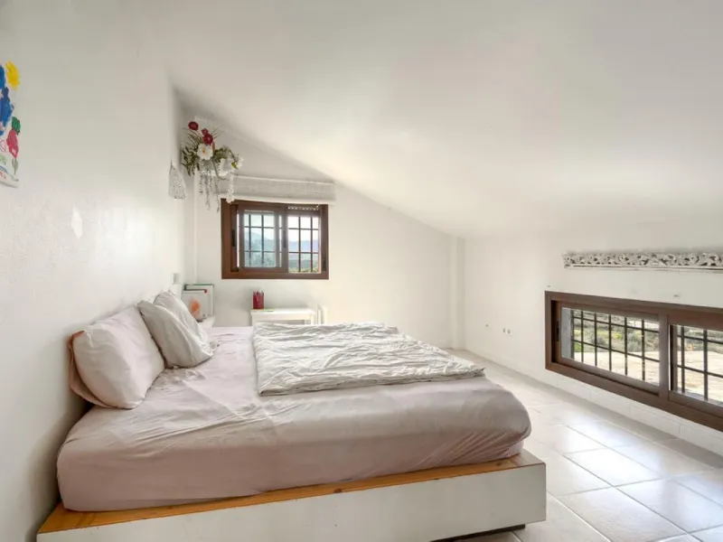 House - Finca - Cortijo в продаже в Coín, Málaga. В доме 3 спален и 3 ванных комнат. Площадь дома 233 м². Площадь участка 3700 м²
