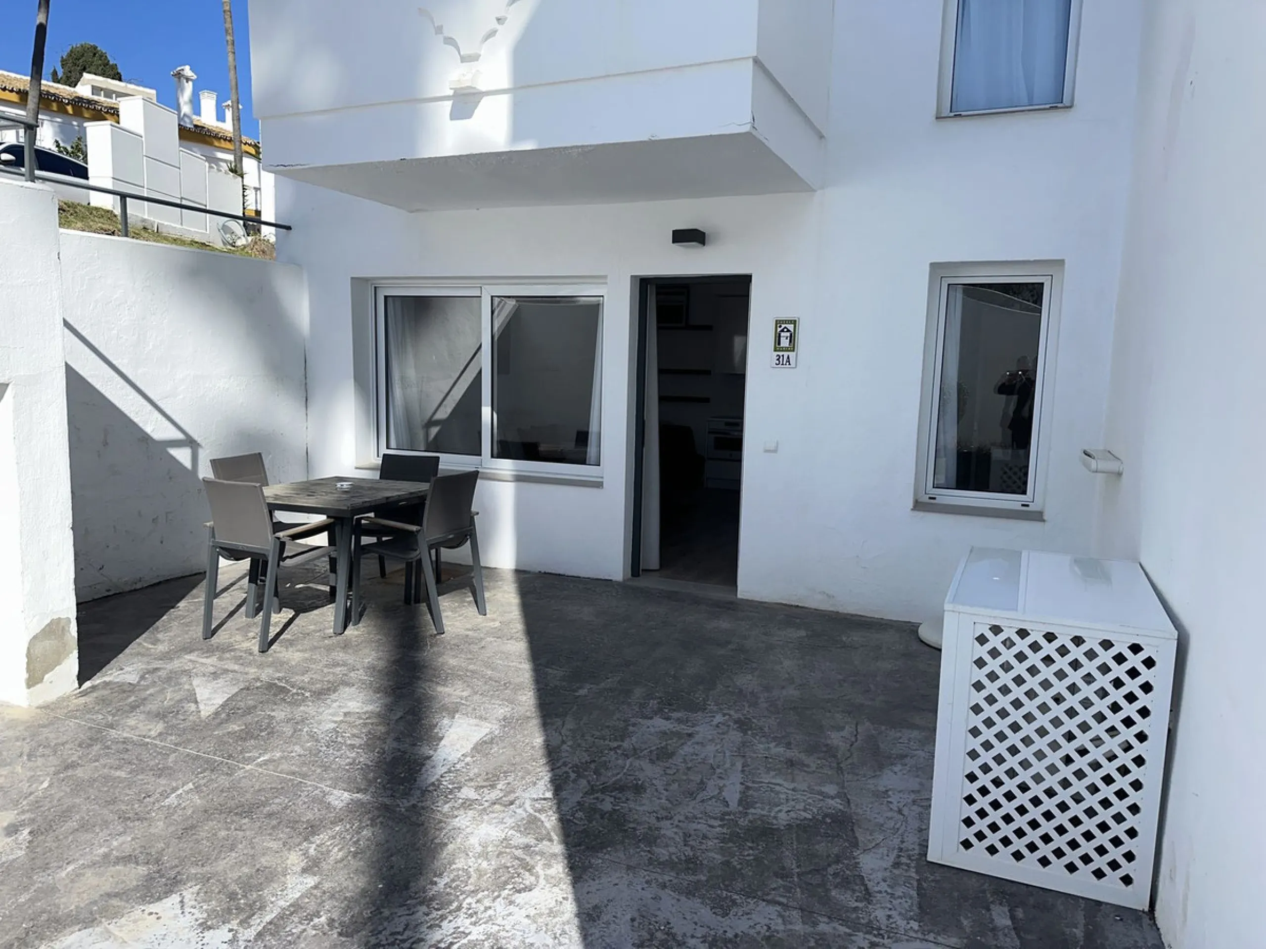 This beautifully renovated, ground‑floor beachfront apartment is offered fully furnished and elegantly decorated—ready to enjoy.