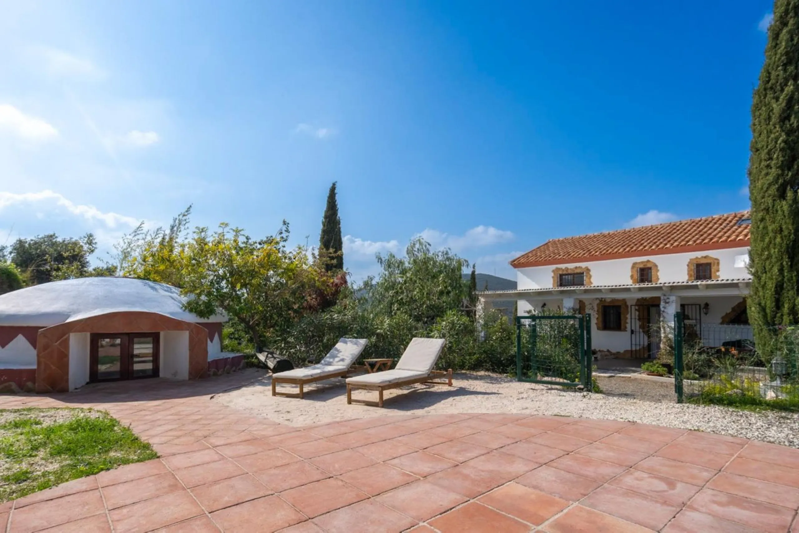 House - Finca - Cortijo в продаже в Coín, Málaga. В доме 3 спален и 3 ванных комнат. Площадь дома 233 м². Площадь участка 3700 м²