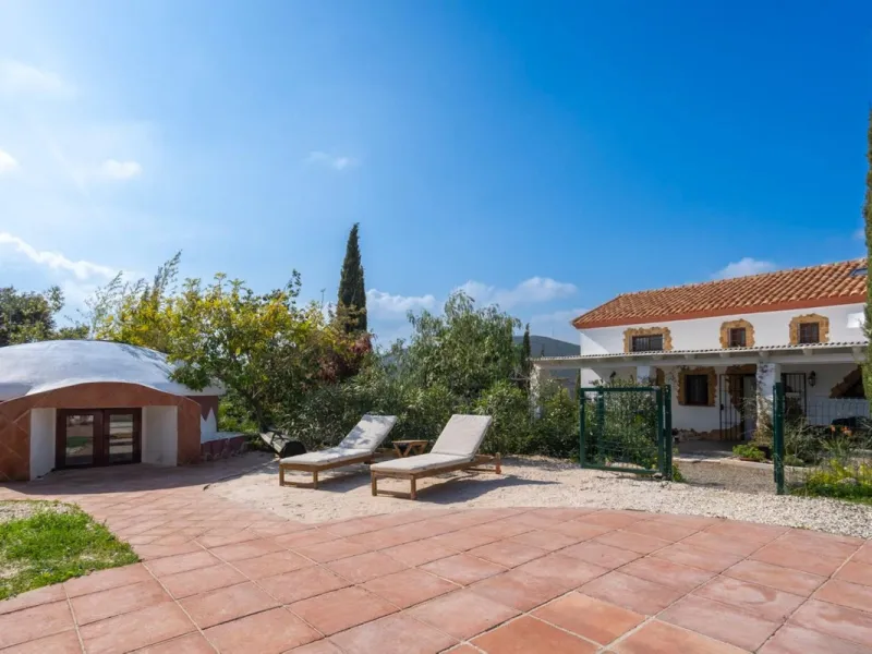 House - Finca - Cortijo в продаже в Coín, Málaga. В доме 3 спален и 3 ванных комнат. Площадь дома 233 м². Площадь участка 3700 м²