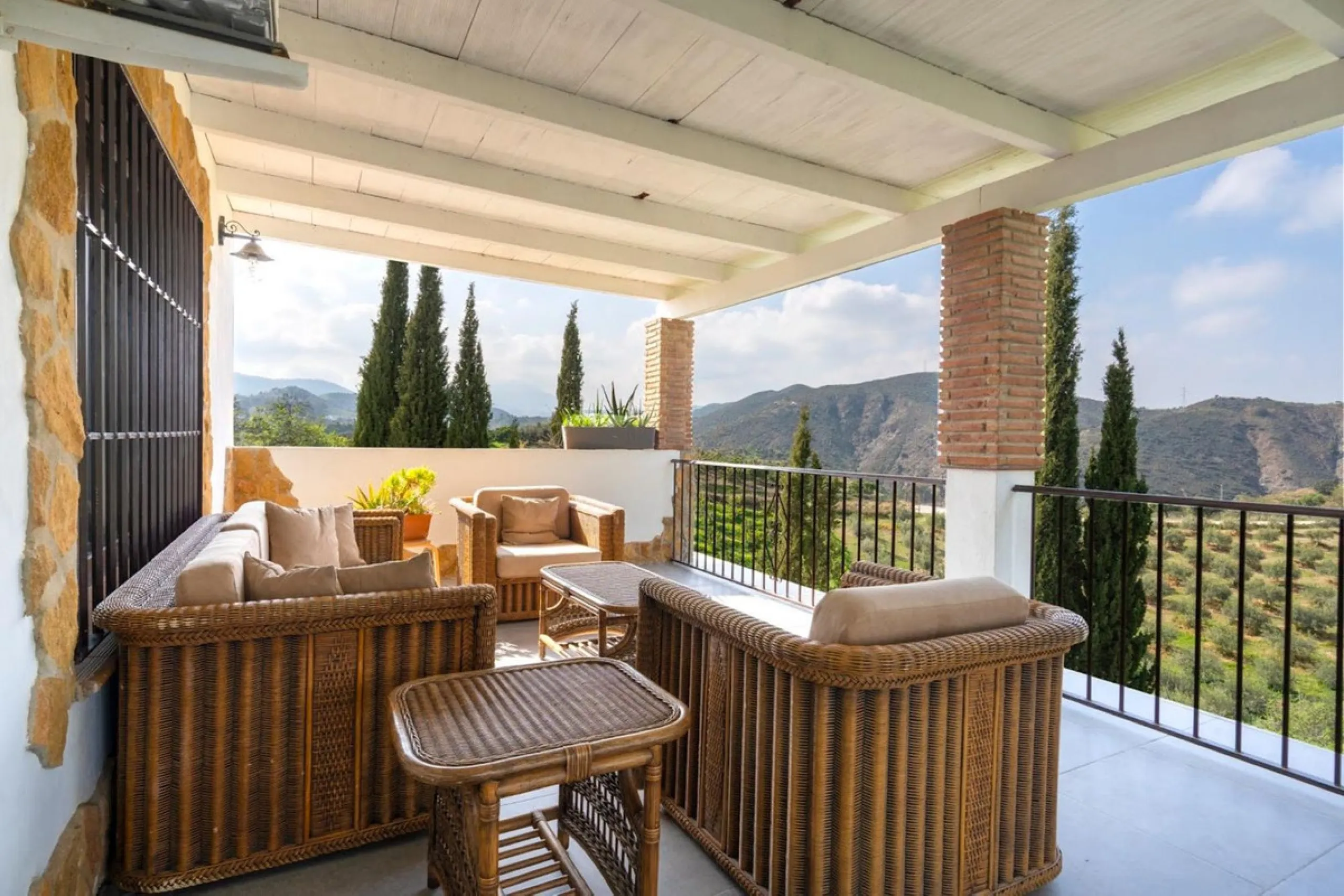 House - Finca - Cortijo в продаже в Coín, Málaga. В доме 3 спален и 3 ванных комнат. Площадь дома 233 м². Площадь участка 3700 м²