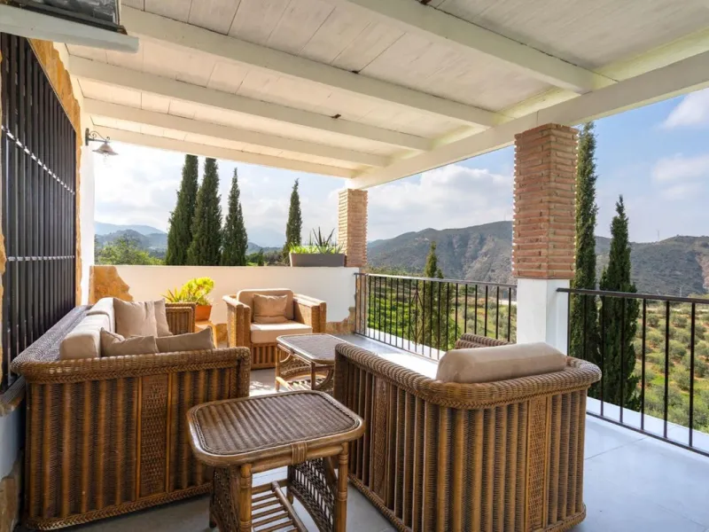House - Finca - Cortijo в продаже в Coín, Málaga. В доме 3 спален и 3 ванных комнат. Площадь дома 233 м². Площадь участка 3700 м²