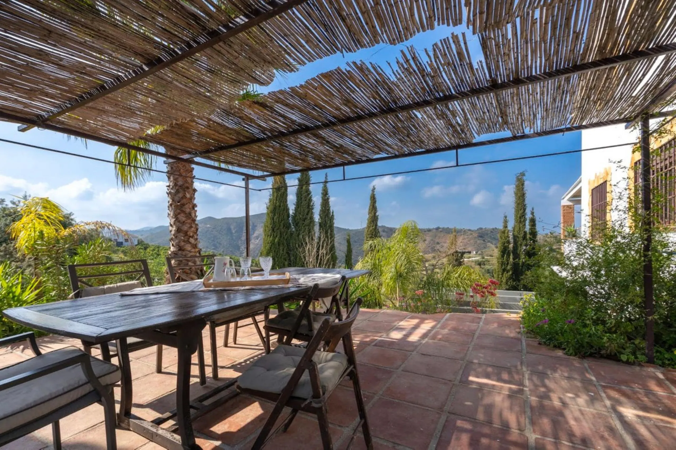 House - Finca - Cortijo в продаже в Coín, Málaga. В доме 3 спален и 3 ванных комнат. Площадь дома 233 м². Площадь участка 3700 м²