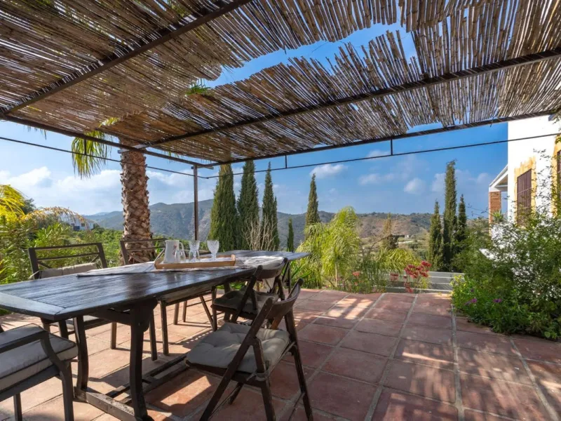 House - Finca - Cortijo в продаже в Coín, Málaga. В доме 3 спален и 3 ванных комнат. Площадь дома 233 м². Площадь участка 3700 м²