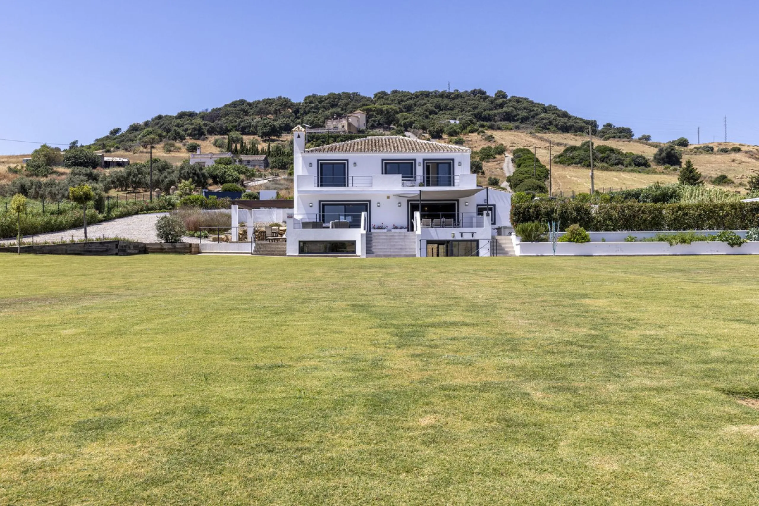 An Exceptional Contemporary Residence in a Prestigious Setting