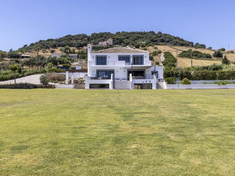 House - Detached Villa в продаже в Casares, Málaga. В доме 4 спален и 4 ванных комнат. Площадь дома 455 м². Площадь участка 6000 м²