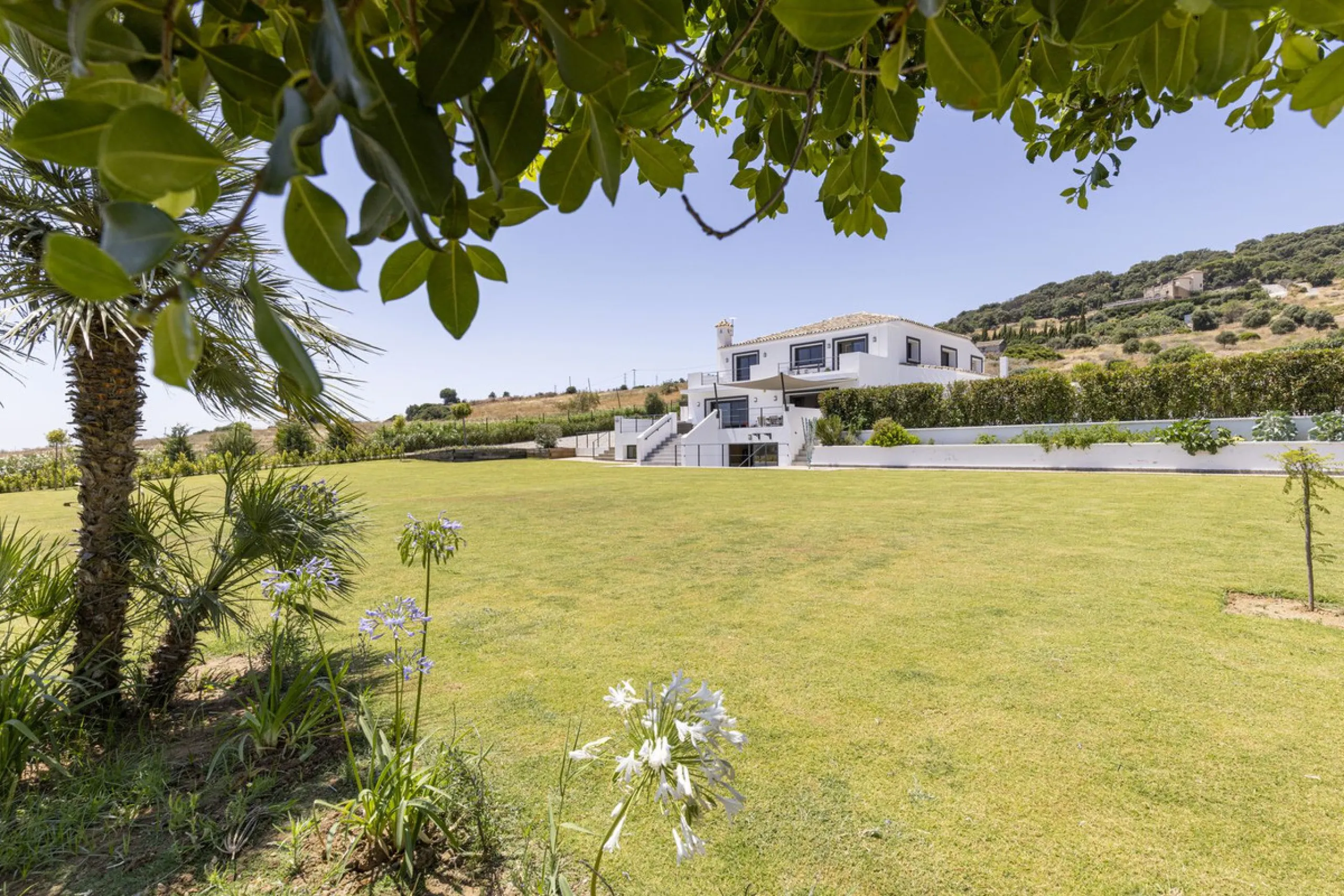 An Exceptional Contemporary Residence in a Prestigious Setting